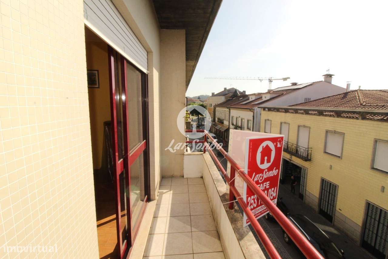 Apartamento T2 com garagem individual no coração de Fafe-9