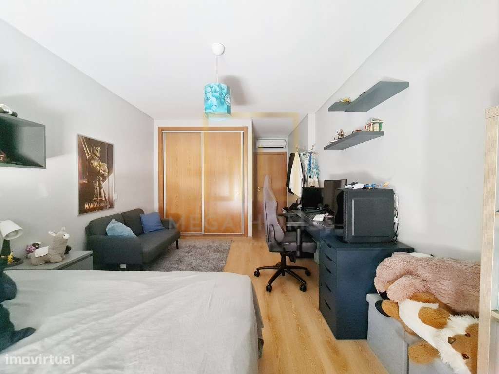 Apartamento T3 com Terraço e 3 WC, em Lagoa.-50