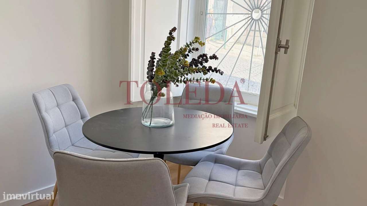 T2 em Santa Apolónia Remodelado com Terraço-8