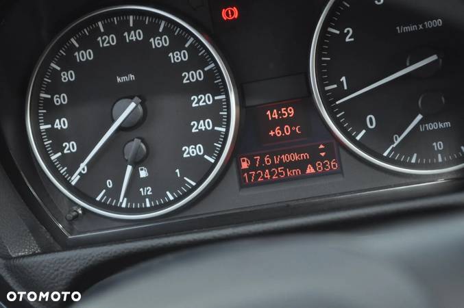 BMW Seria 3 320i Coupe - 28
