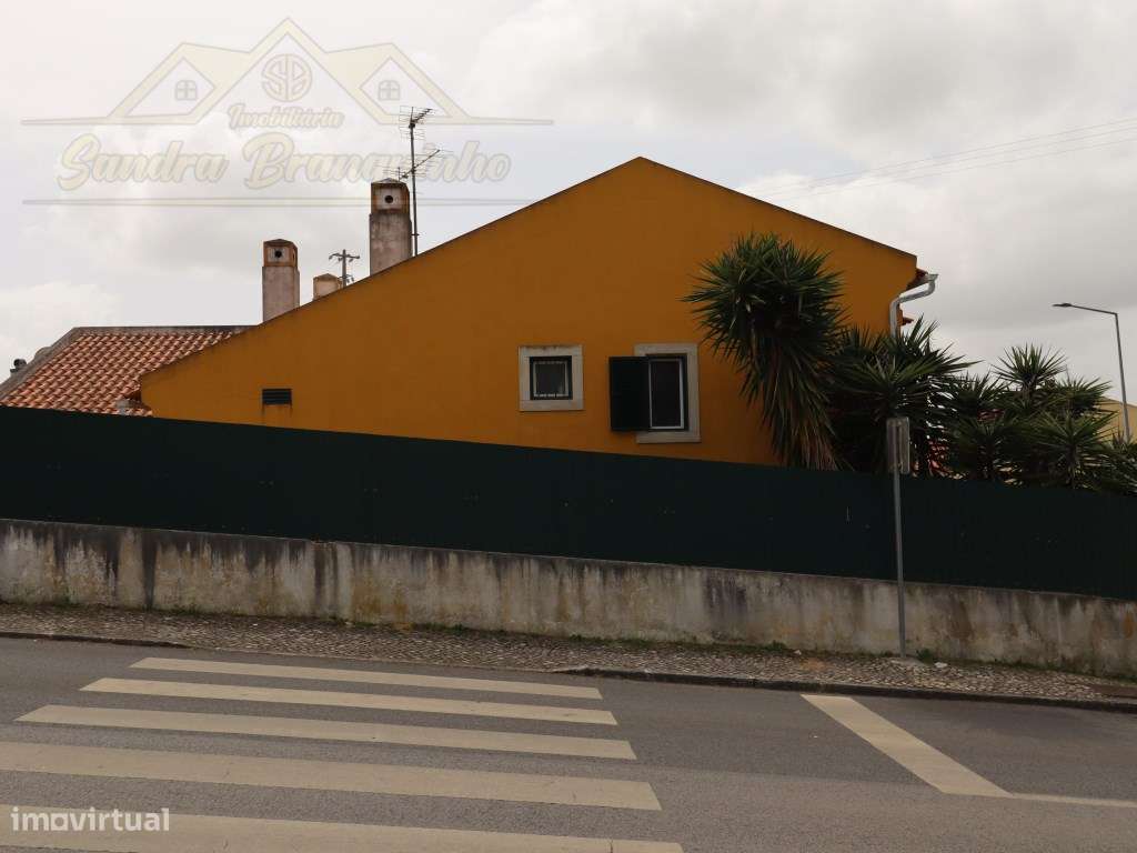 Moradia T4 com Logradouro e Garagem-25