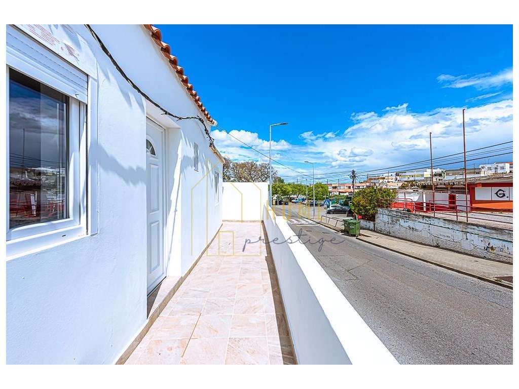 Fantástica moradia T2 com quintal em Setúbal-18