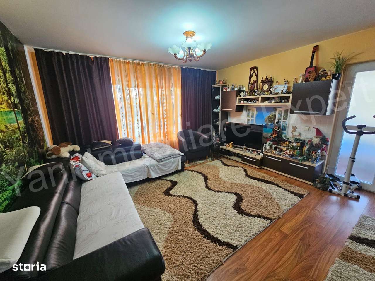 Casă de vânzare în Curtea de Argeș.-1