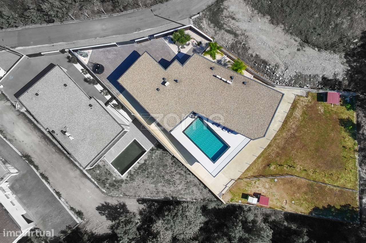 Moradia T3 de luxo com piscina aquecida entre Braga e Guimarães - Grande imagem: 3/49
