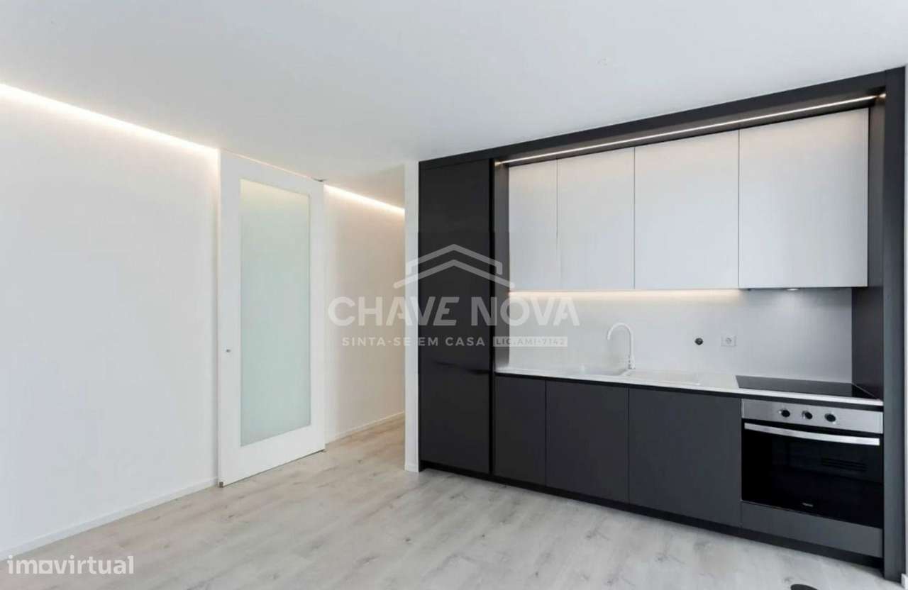 Apartamento T2 Renovado com Lugar de Garagem – Rua de Serralves, Porto-2