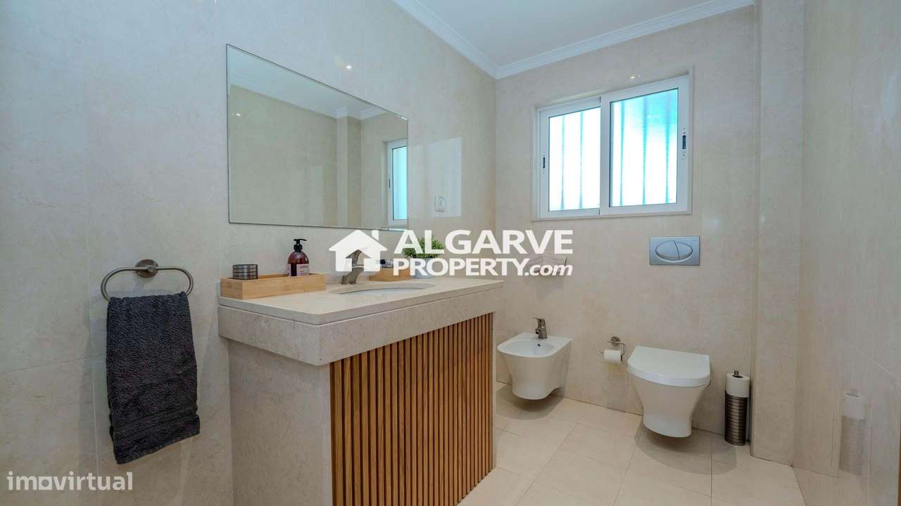 Bonita moradia V4 dentro do campo de golfe e perto de todas as comodid-24