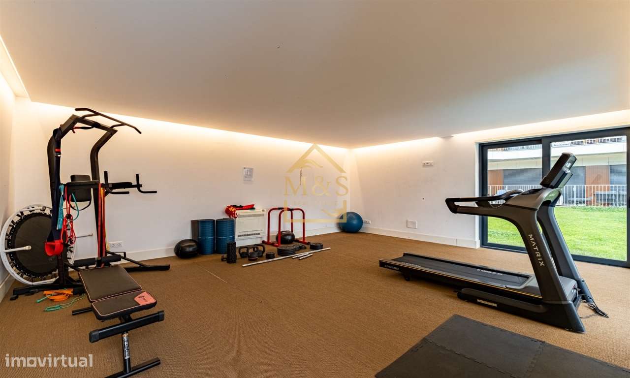 Apartamento T1 , Vistas Rio , Cond.Fechado, varanda, garagem,Antas-27