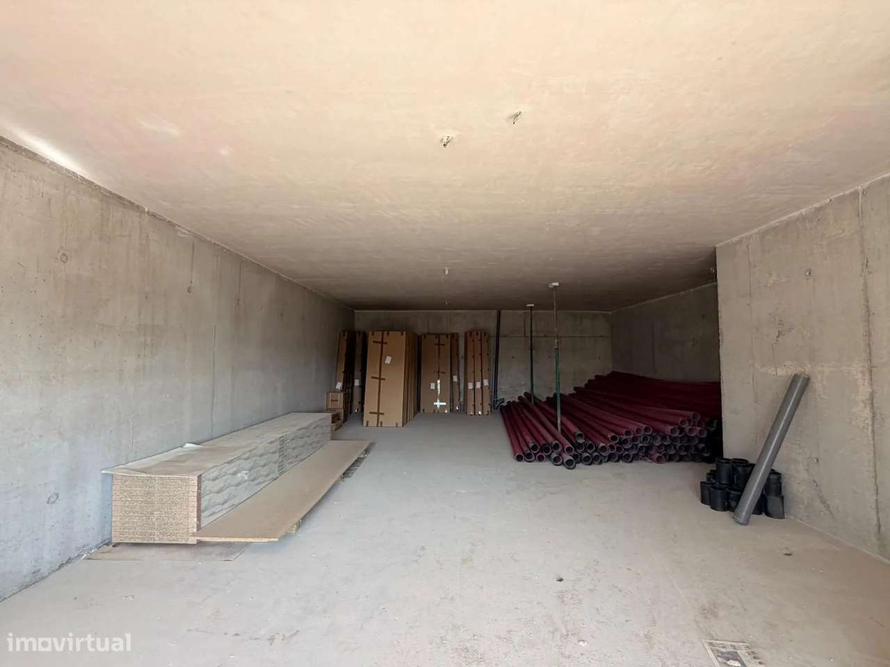 Moradia T3 de Arquitetura Moderna com Jardim e Garagem de 85 m² – Arco-22