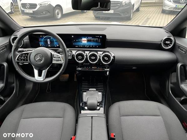 Mercedes-Benz CLA 200 Progressive 7G-DCT - 10