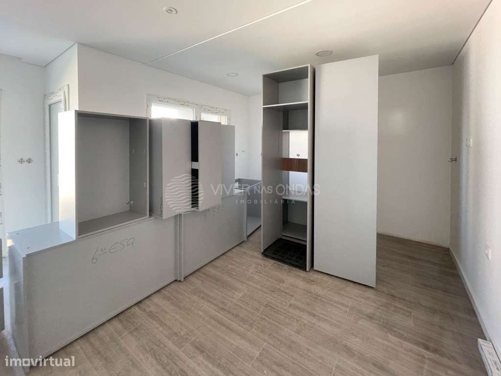 Apartamento T3 c/ parqueamento, em Santa Marta do Pinhal - Corroios. - Grande imagem: 3/16