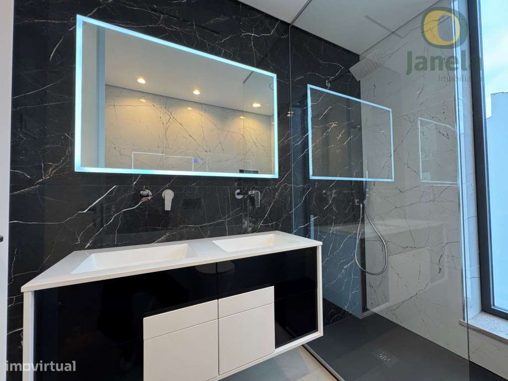 Moradia T4 de Luxo com Piscina, em Primeira Linha de Golfe, Vilamoura-37