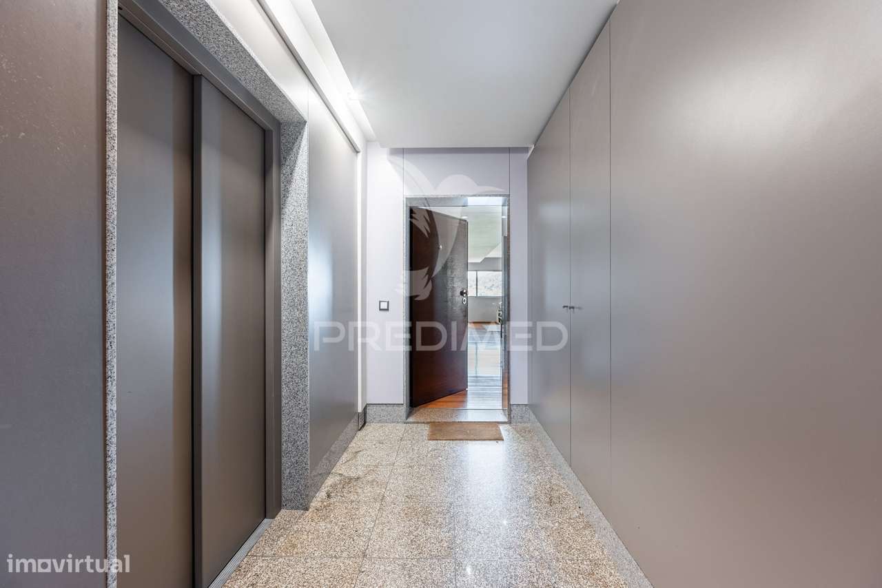 Exclusivo T3 de Prestígio em Urgezes – Luz, Sofisticação e Espaço S...-27