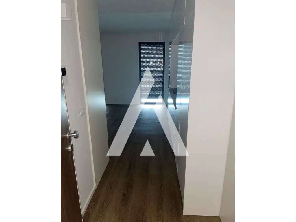 Apartamento T0, situado numa das zonas mais privilegiadas da cidade... - Grande imagem: 4/26