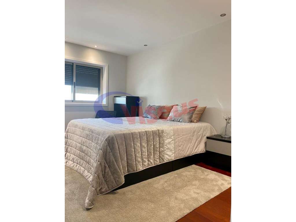 Apartamento T2 Penthouse Mobilado-24