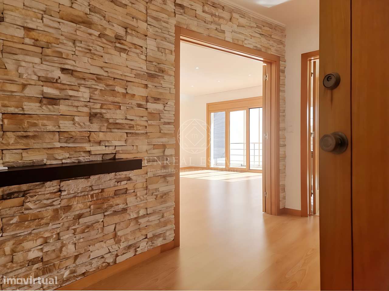 Apartamento T3, renovado, com varandas e 4 parqueamentos, Colinas do C-3