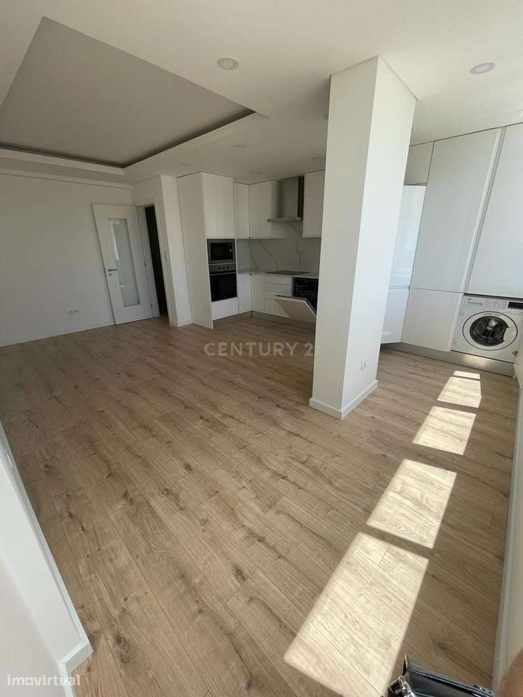 Apartamento T2, Totalmente Remodelado, Torre da Marinha, Seixal-3