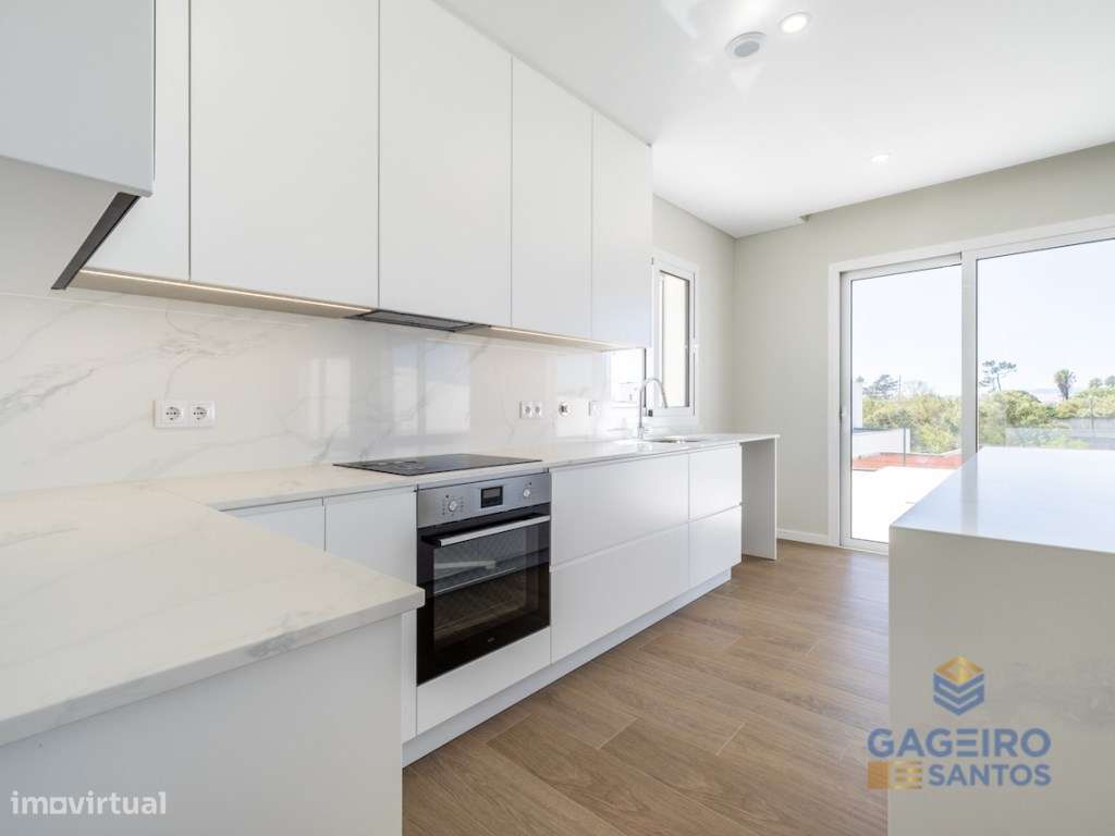 Moradia T4 com piscina, nova e pronta a habitar a 4 km da baía de S...-26