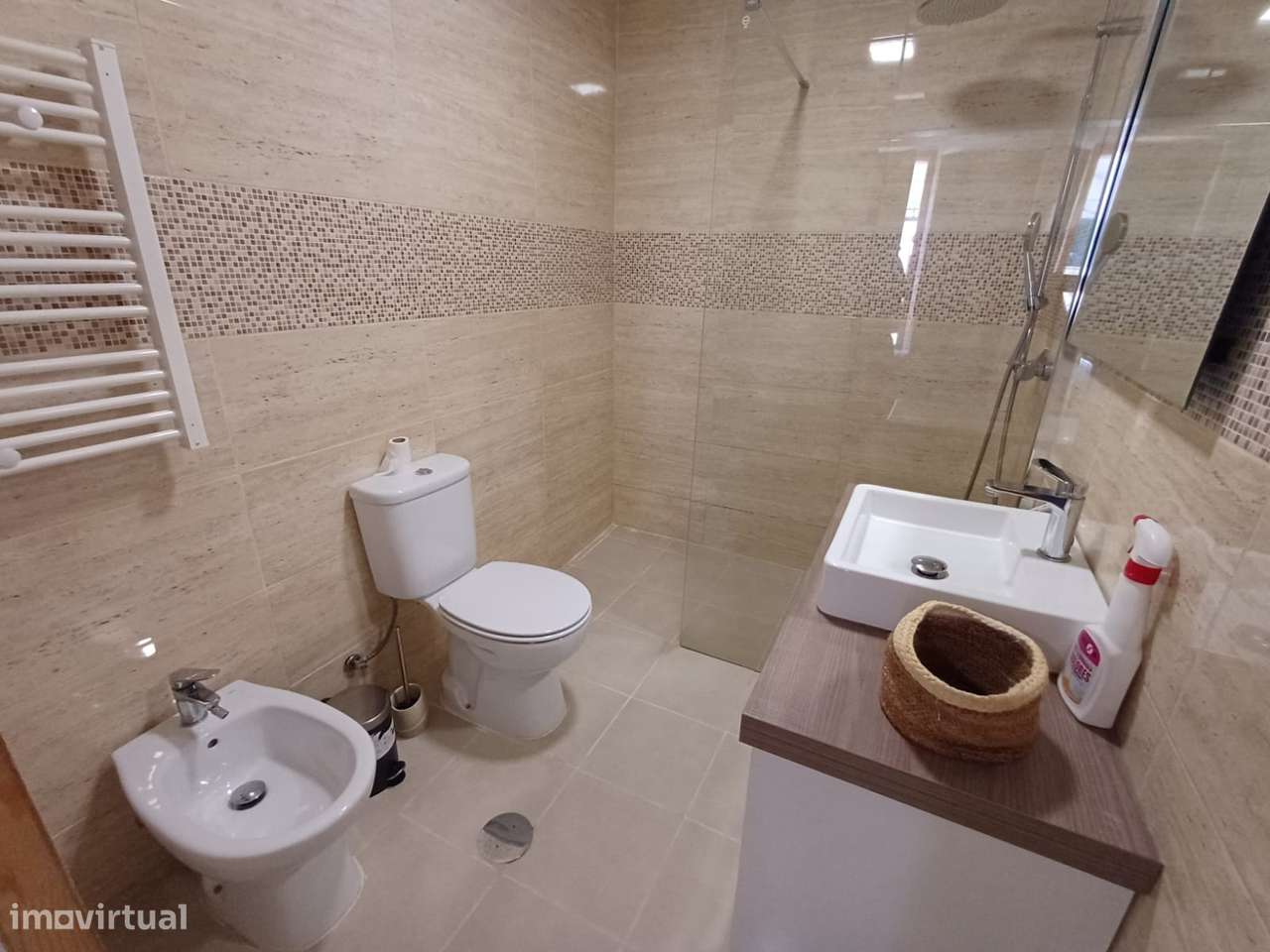 Moradia T4 Venda em Celorico (São Pedro e Santa Maria) e Vila Boa do M-6