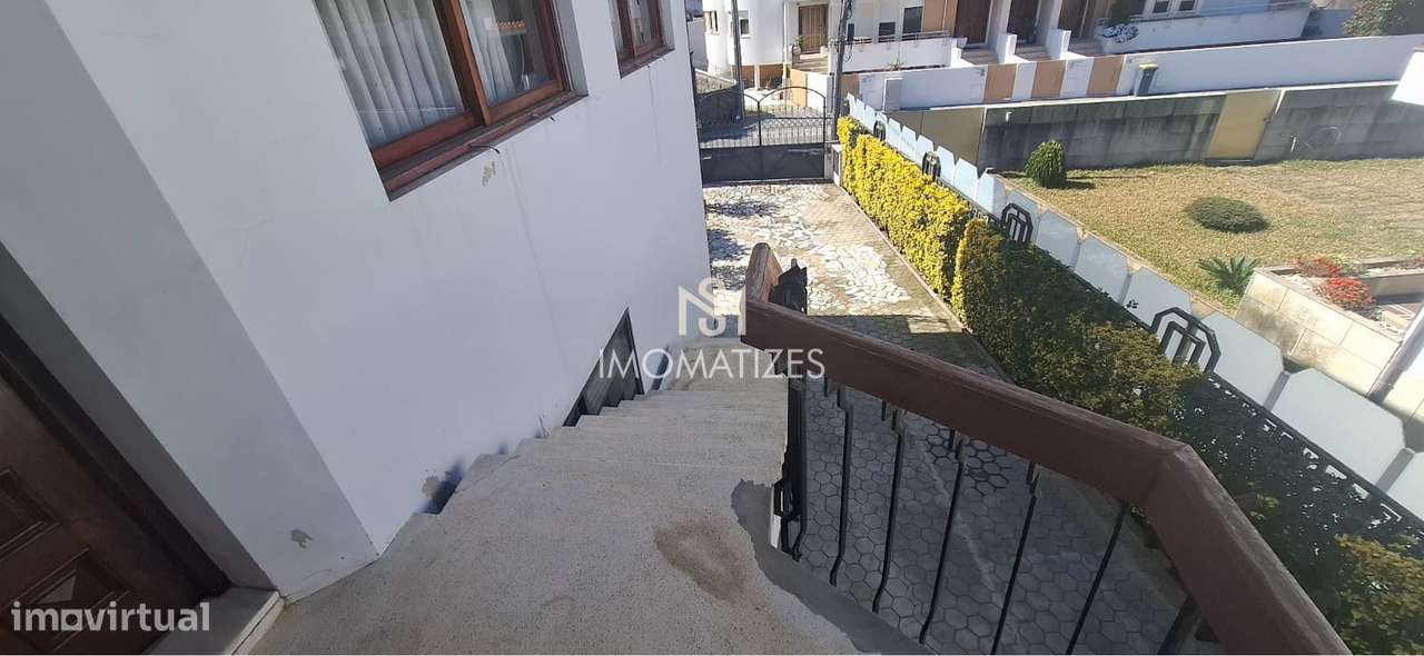 Moradia Bifamiliar T3+T3 em Nogueira da Maia-16