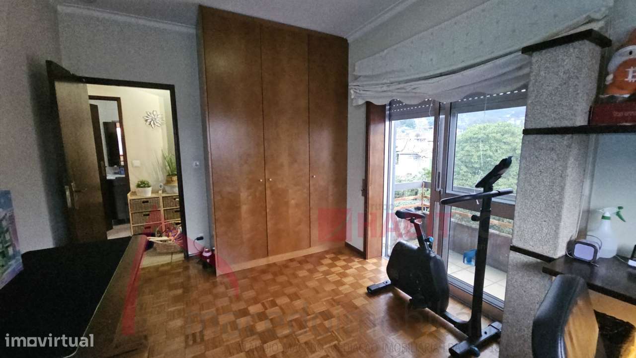 Apartamento T3 com 3 frentes, varandas e garagem fechada – Amares-11