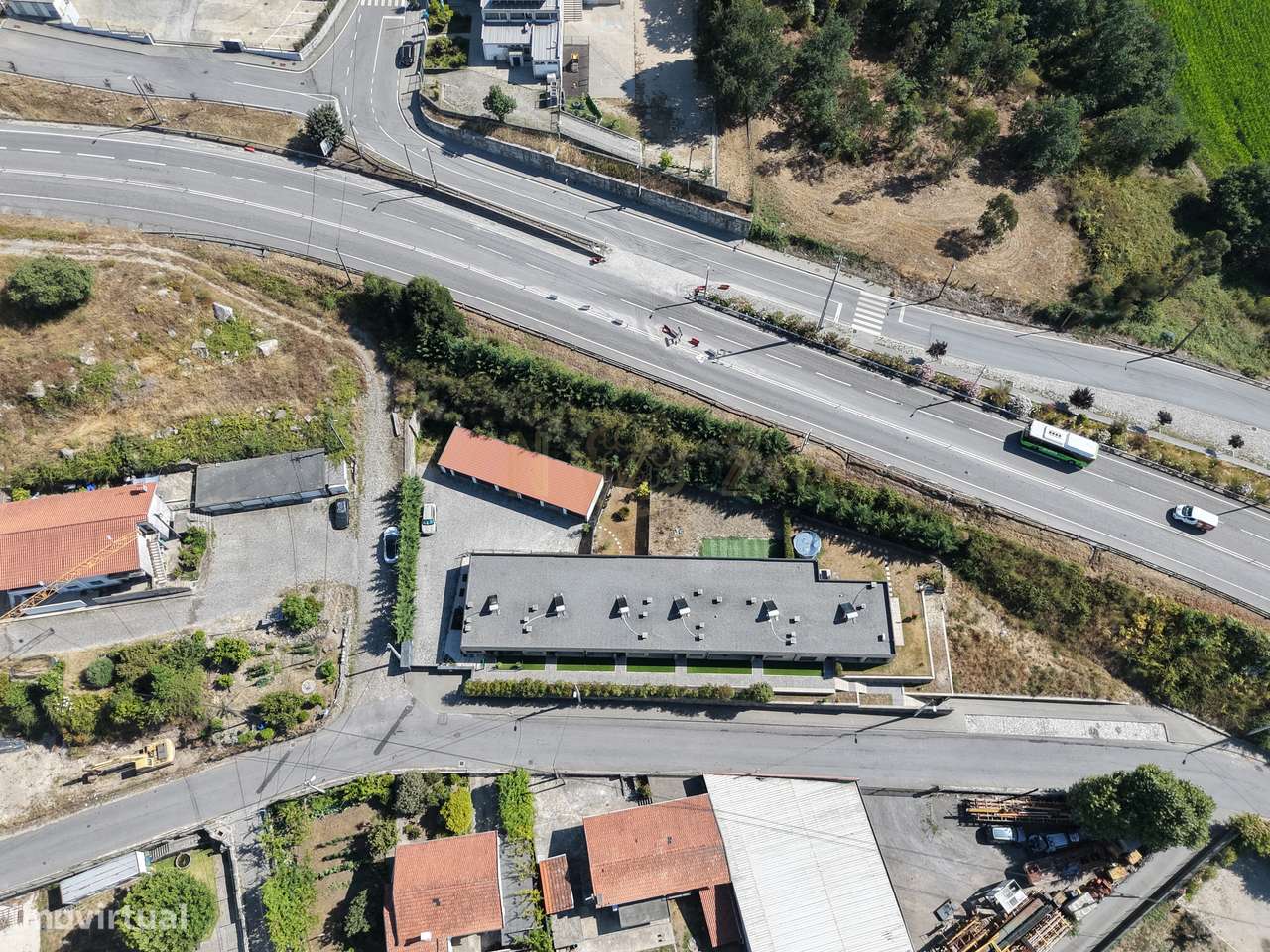Moradia em Banda T2 - Enorme Jardim privado-13