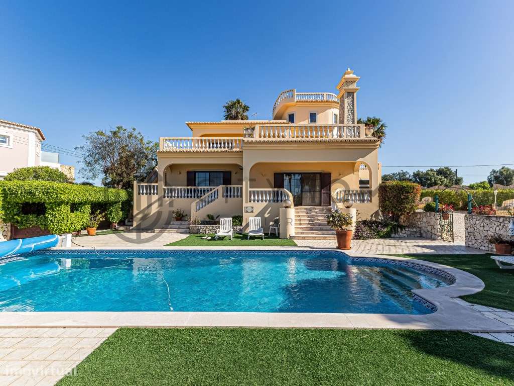 Moradia isolada T4 com piscina e garagem - Grande imagem: 3/46