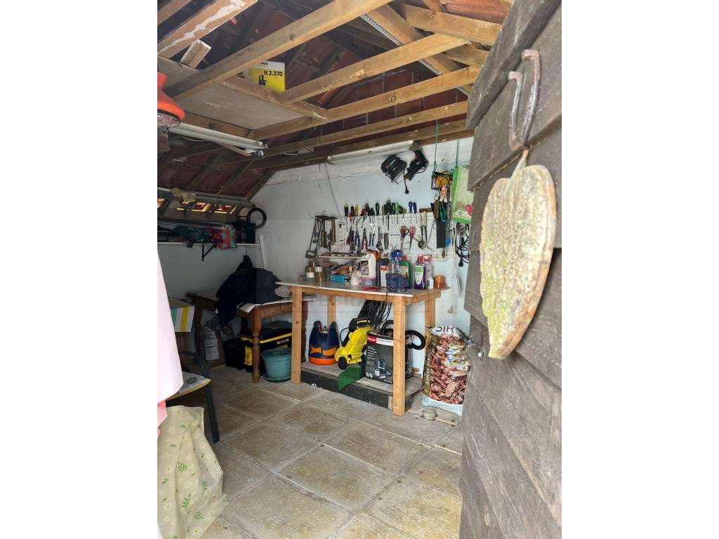 Descubra o refúgio perfeito em Alfeizerão, uma moradia tradicional ...-15