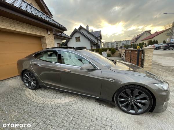 Tesla Model S - 7