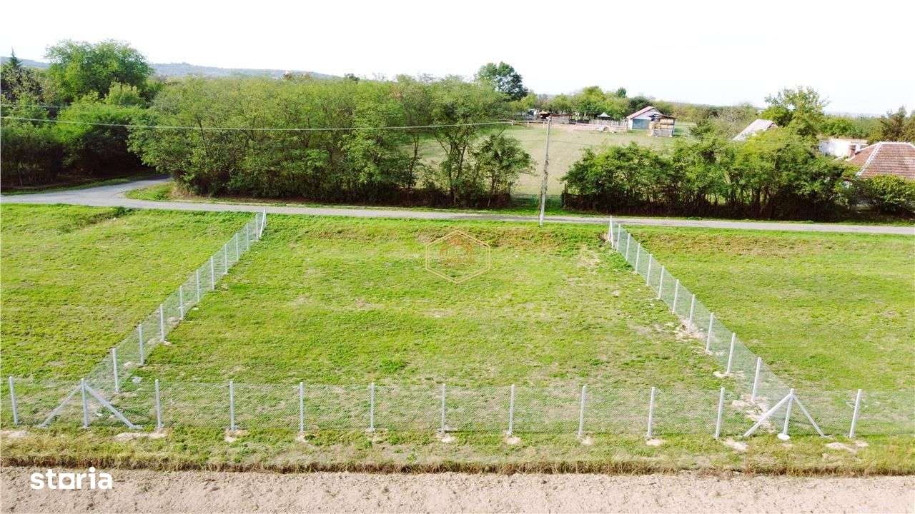 VIDEO - Vedere de vis | Teren de 670 mp imprejmuit, asfalt, utilitati - Imagine principală: 4/17