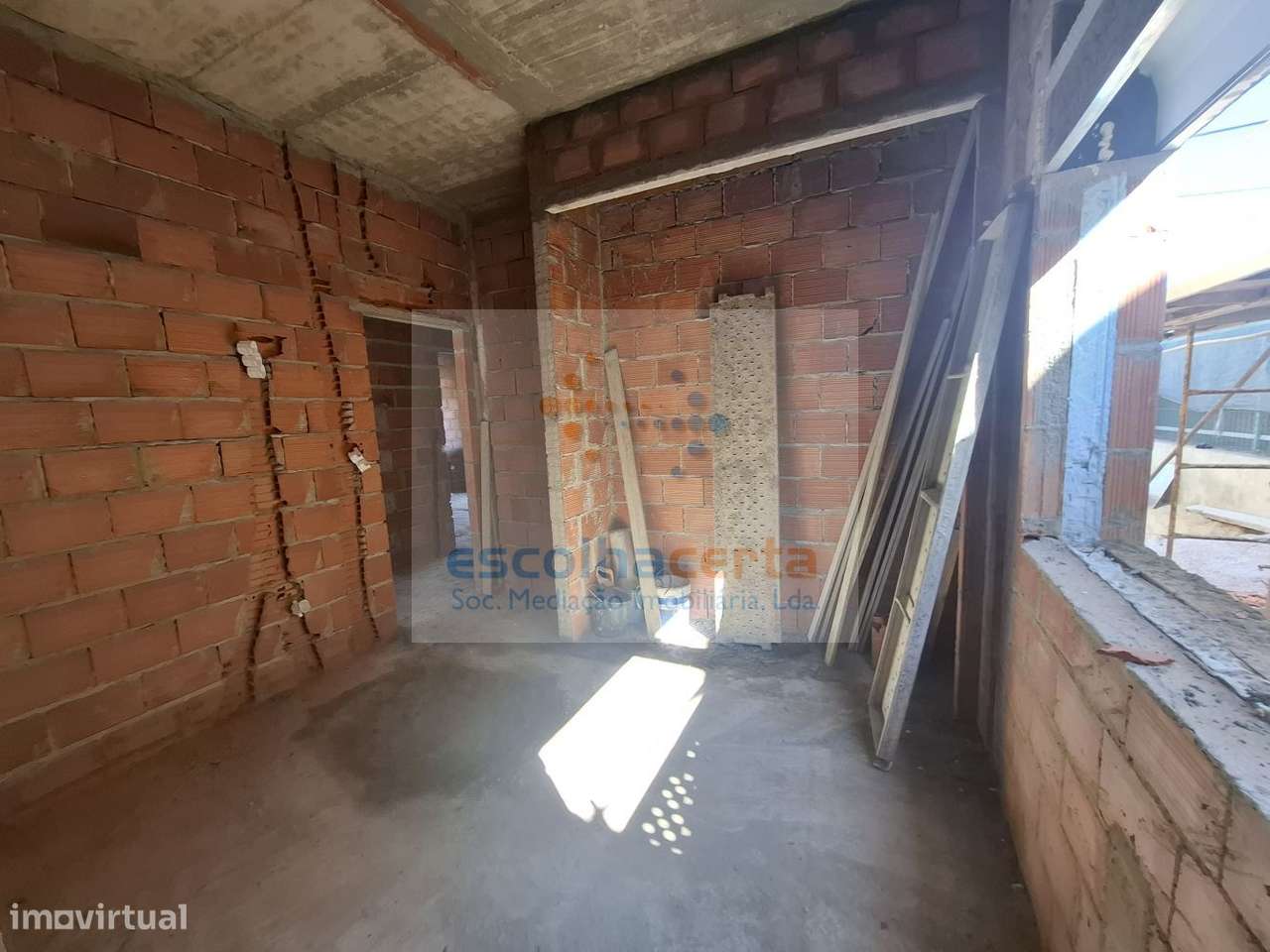 MORADIA TÉRREA T4 ISOLADA EM CONSTRUÇÃO - FERNÃO FERRO-11