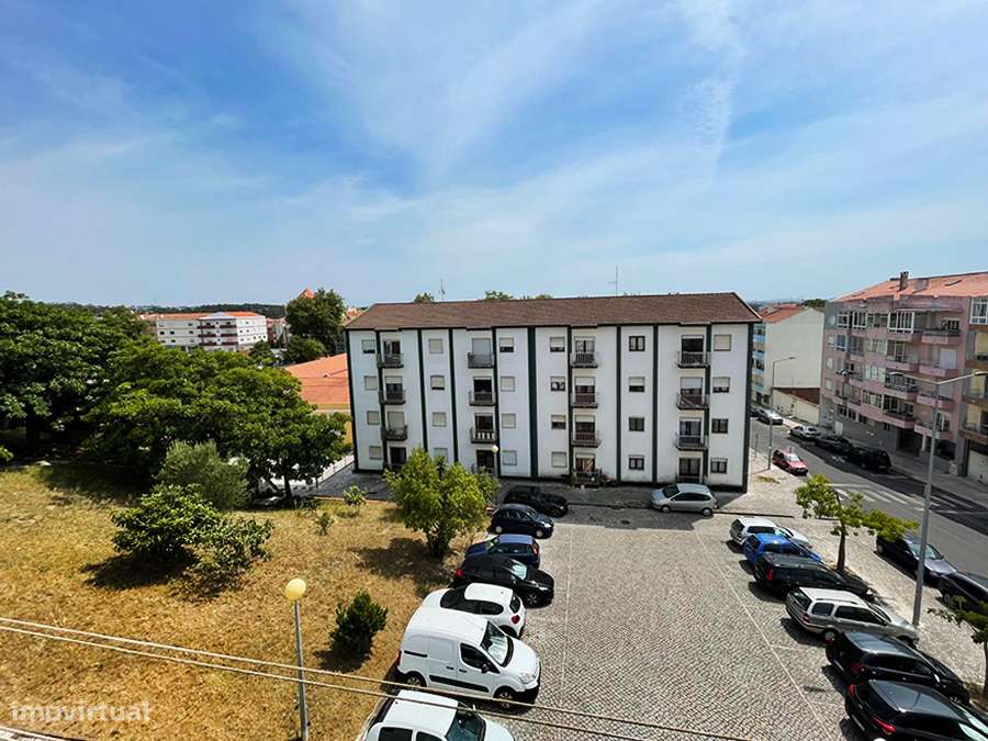 Apartamento T2, totalmente remodelado com qualidade, centro C. Rainha-11