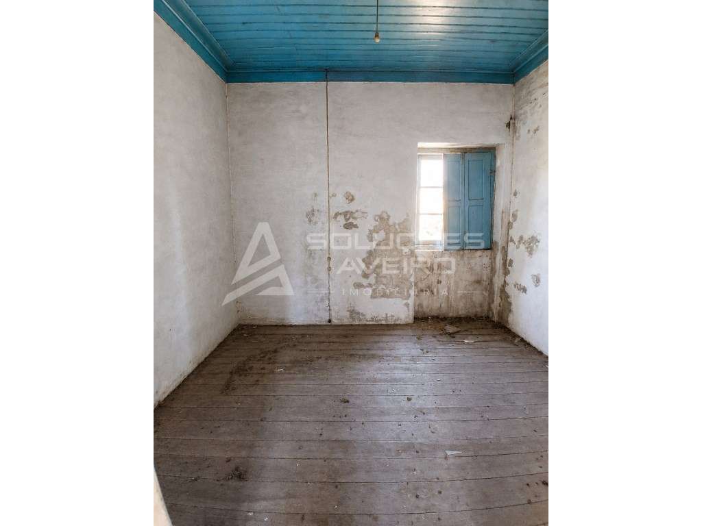 MORADIA T4 PARA REMODELAR EM OLIVEIRINHA A POUCOS MINUTOS DE AVEIRO-12