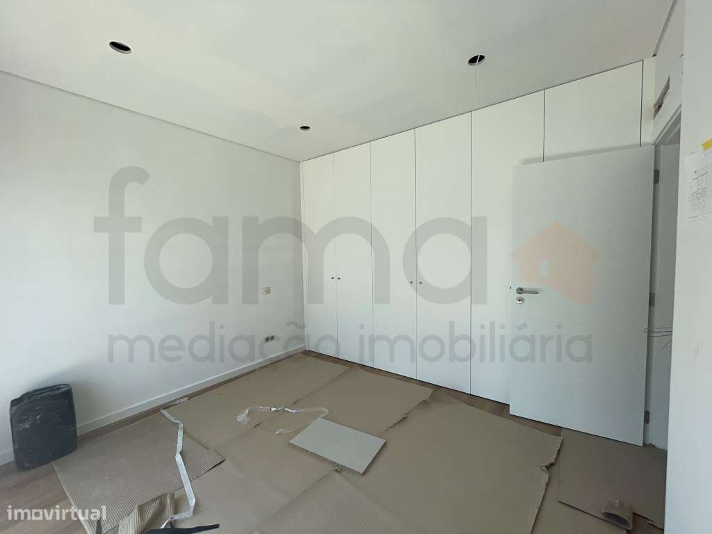 Moradia T3 com jardim e piscina em zona residencial tranquila-15