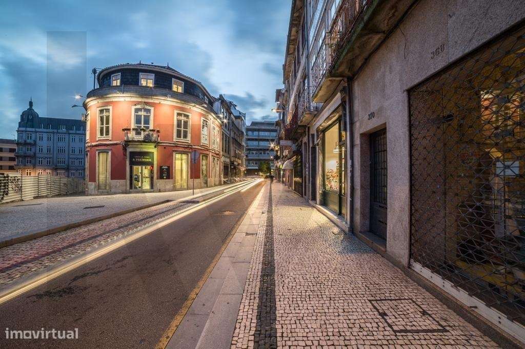 Prédio na Baixa para Venda e Arrendamento - Grande imagem: 2/8