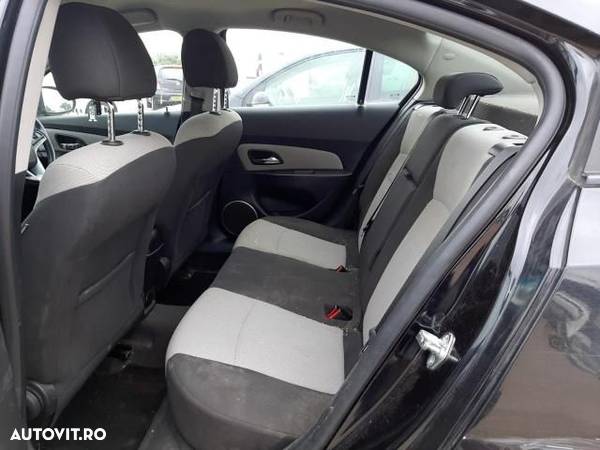 Dezmembrez Chevrolet Cruze J300 [facelift] [2012 - 2015] Sedan 4-usi 2.0 TD AT (163 hp) - 6