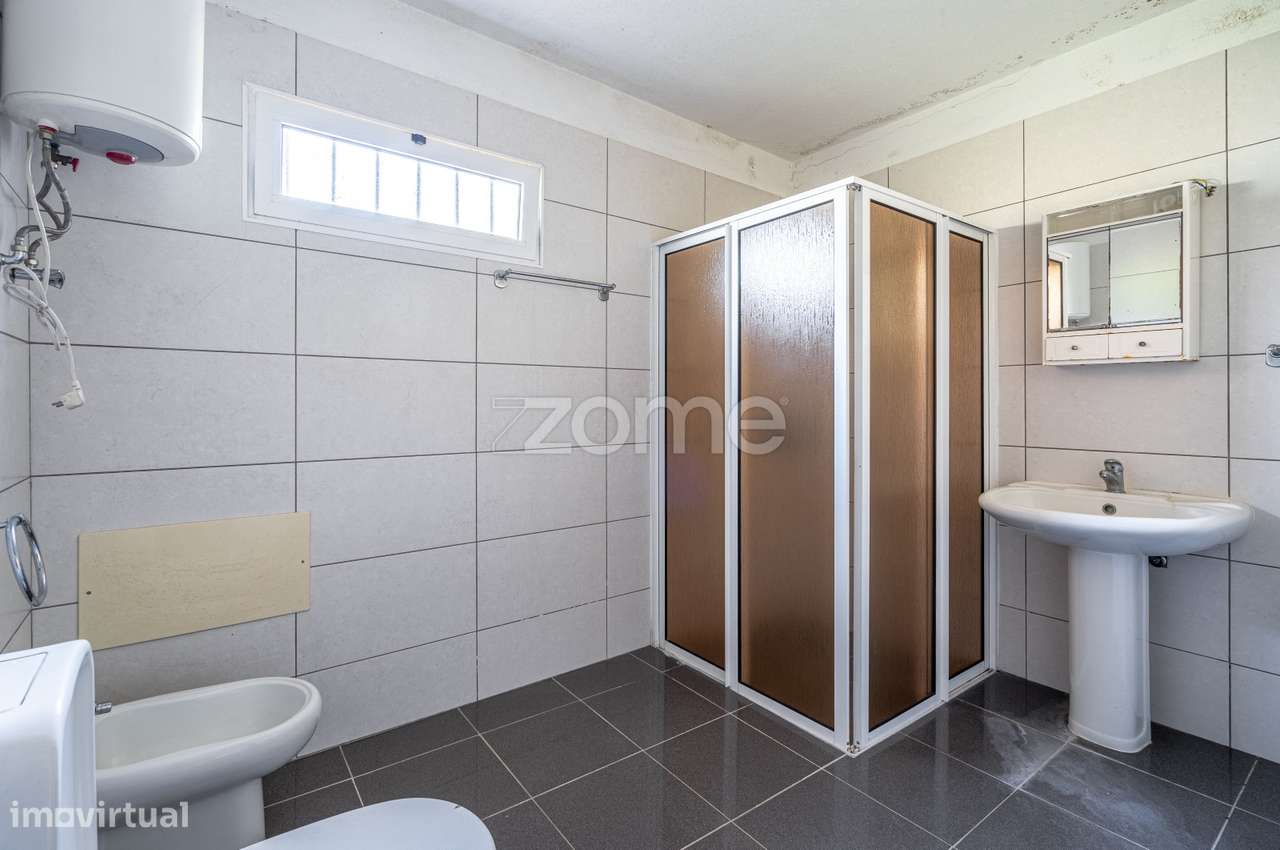 Moradia T6 na Ribeira Brava – Espaço e potencial investimento-21