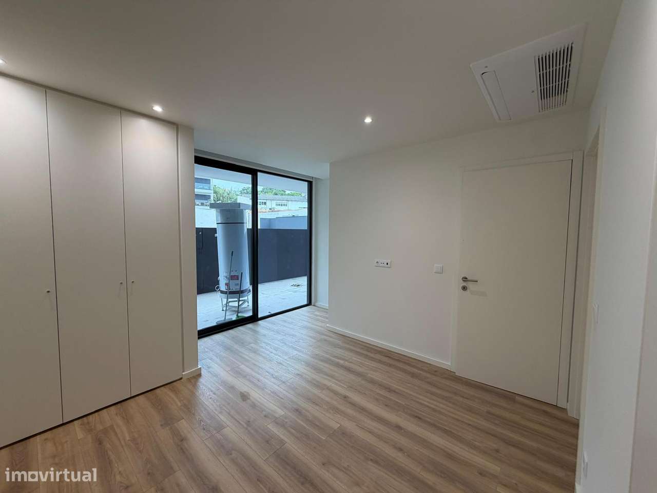 Apartamento T1 Novo c/ Lugar de Garagem em Santa Marinha (VL8)-7