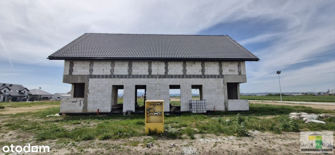 Połowa bliżniaka w stanie surowym otwartym.