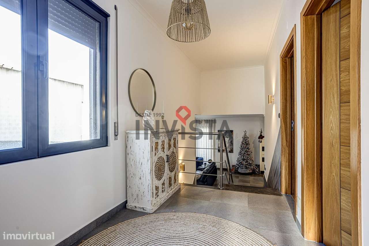 Moradia no Centro de Alverca com piscina-24