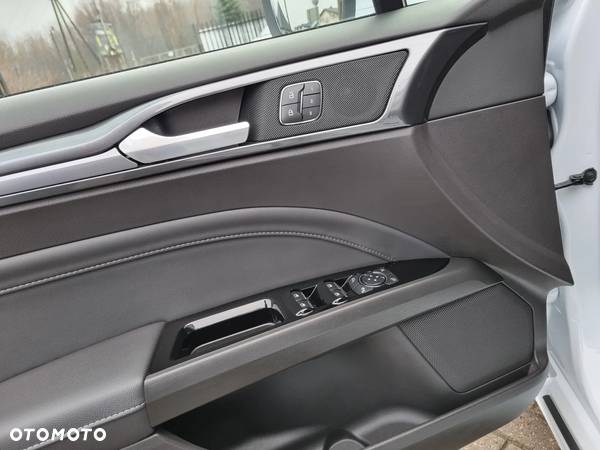 Ford Mondeo 2.0 Hybrid Titanium - 11