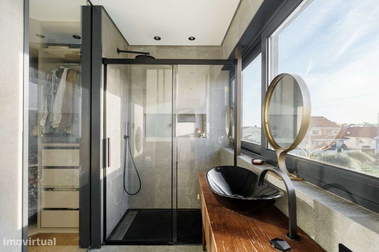 Moradia V3+1 totalmente renovada com vista mar-32