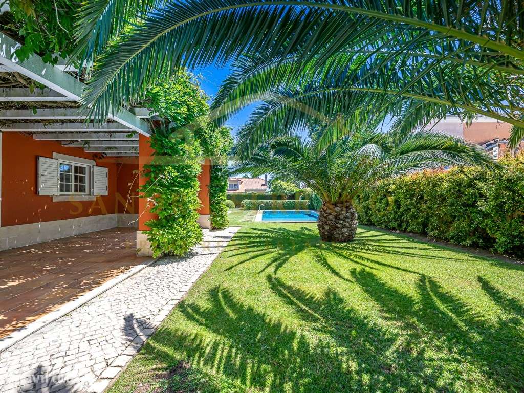 Moradia de traça tradicional com 7 assoalhadas-43