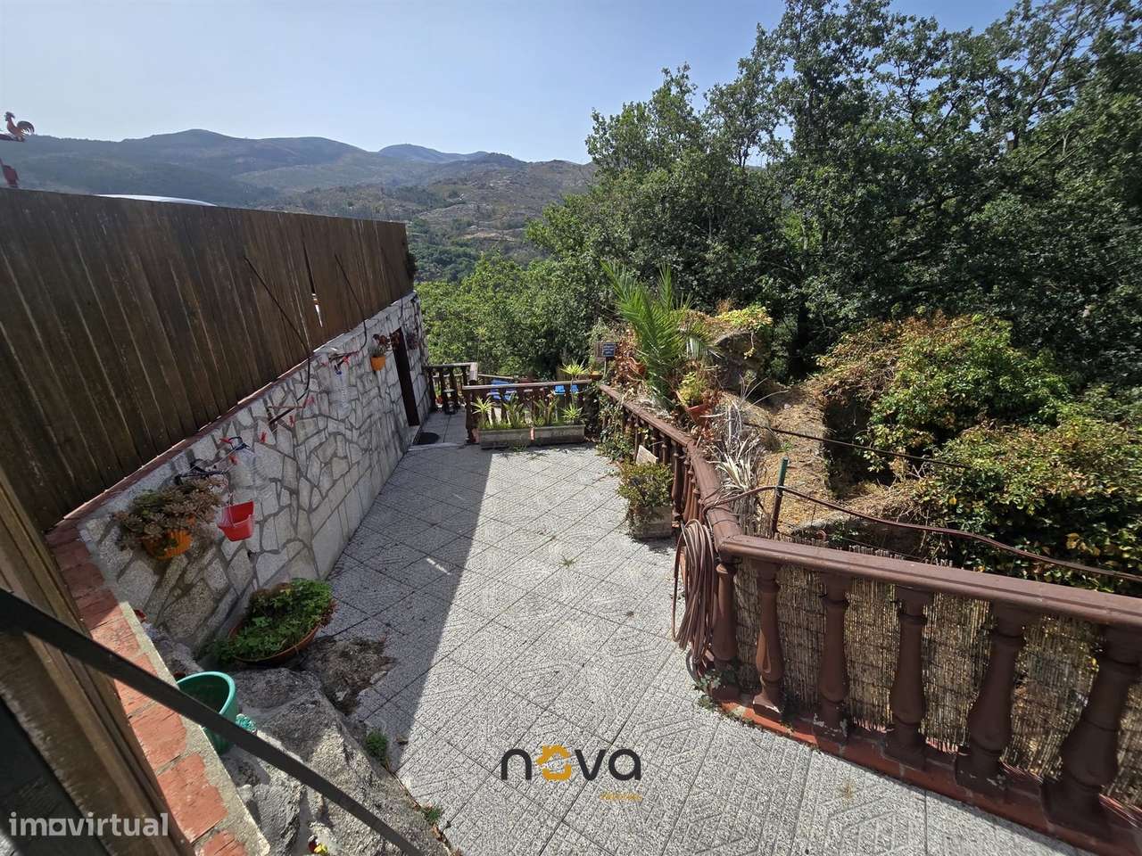 Moradia T3 situada no Soajo-54