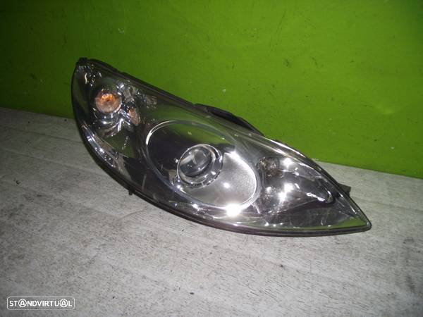 PEÇAS AUTO - Peugeot 407 - 2004 / 2009 - Farol Direito - F1156 - 1