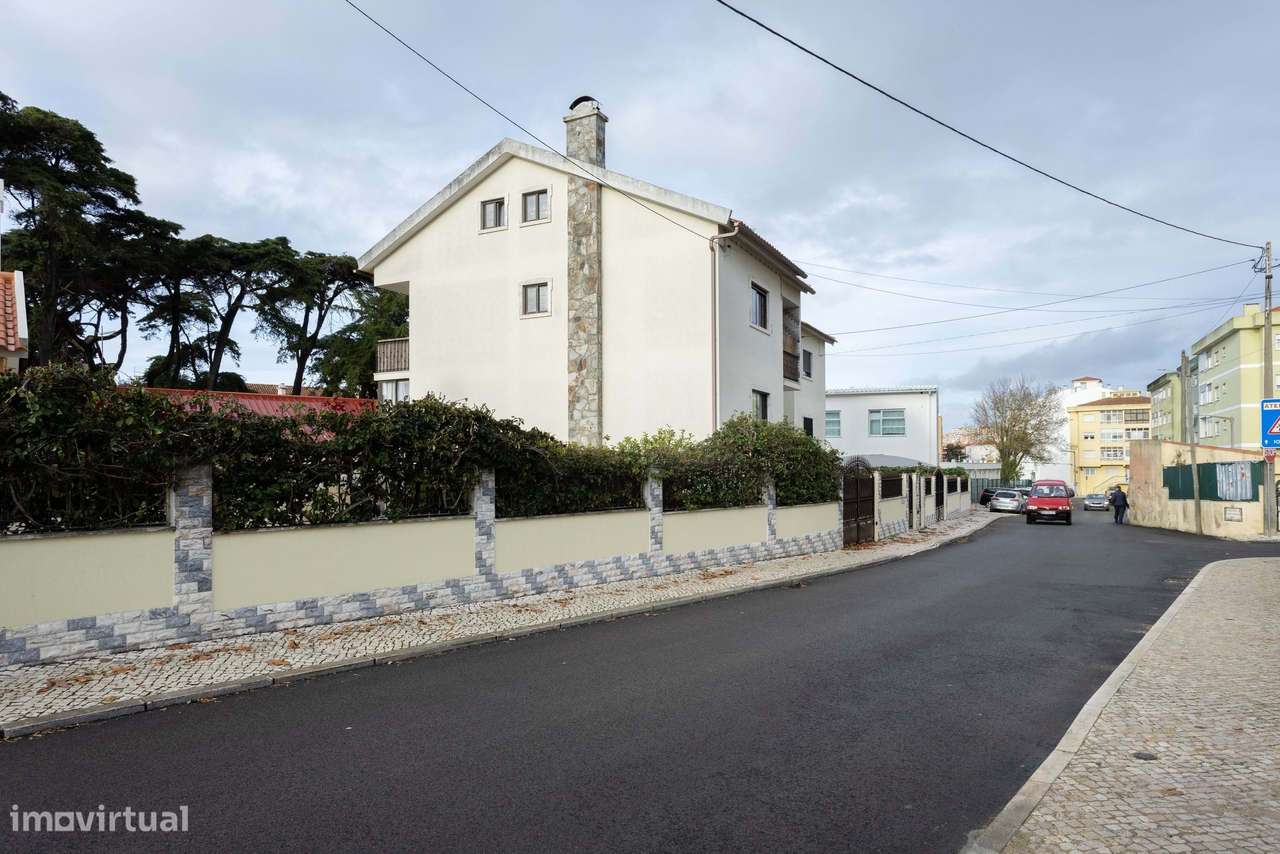 Moradia remodelada com jardim, garagem e vista desafogada, Algueirão,-54