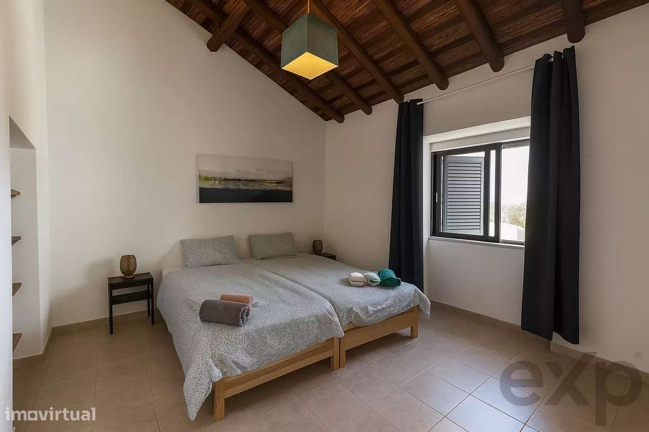 Típica Casa Algarvia com Estúdios, Piscina e Vista Serra.-6