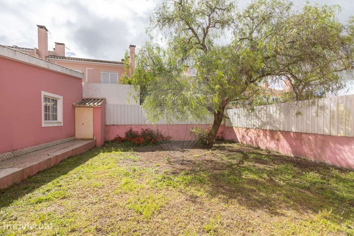 Moradia T4 em Quinta do Anjo-10