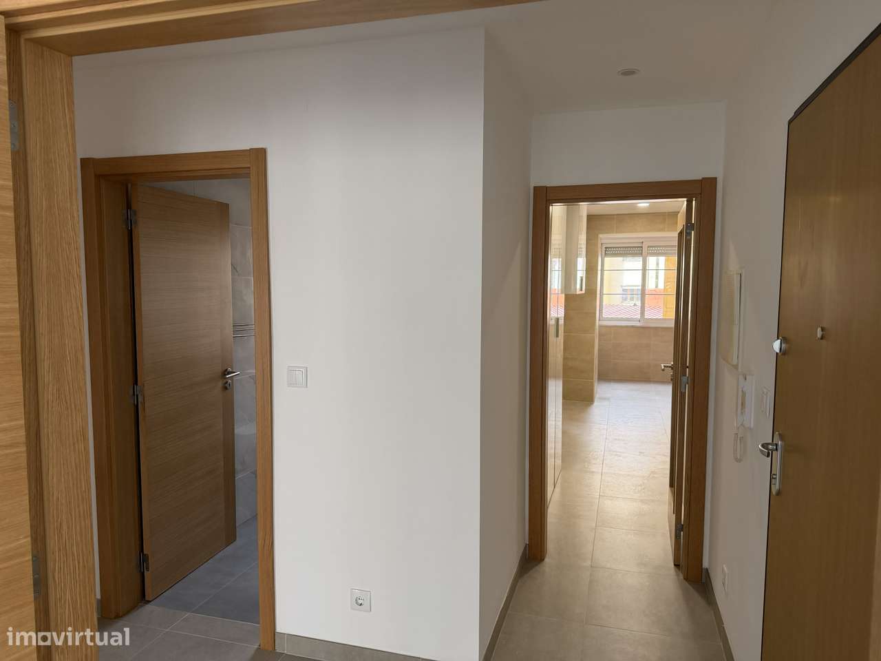 Apartamento T2 muito bem localizado perto da Praça do Chile e Alameda - Grande imagem: 4/28