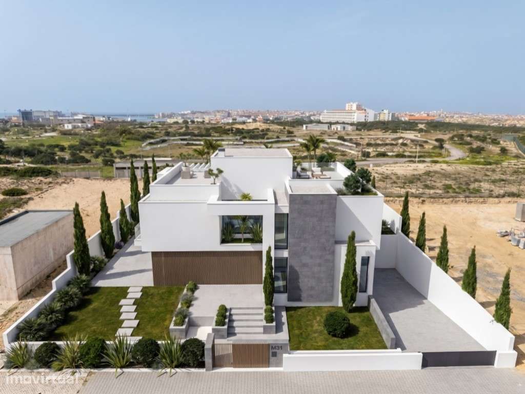 Moradia isolada com piscina apenas a 400 m da praia-8