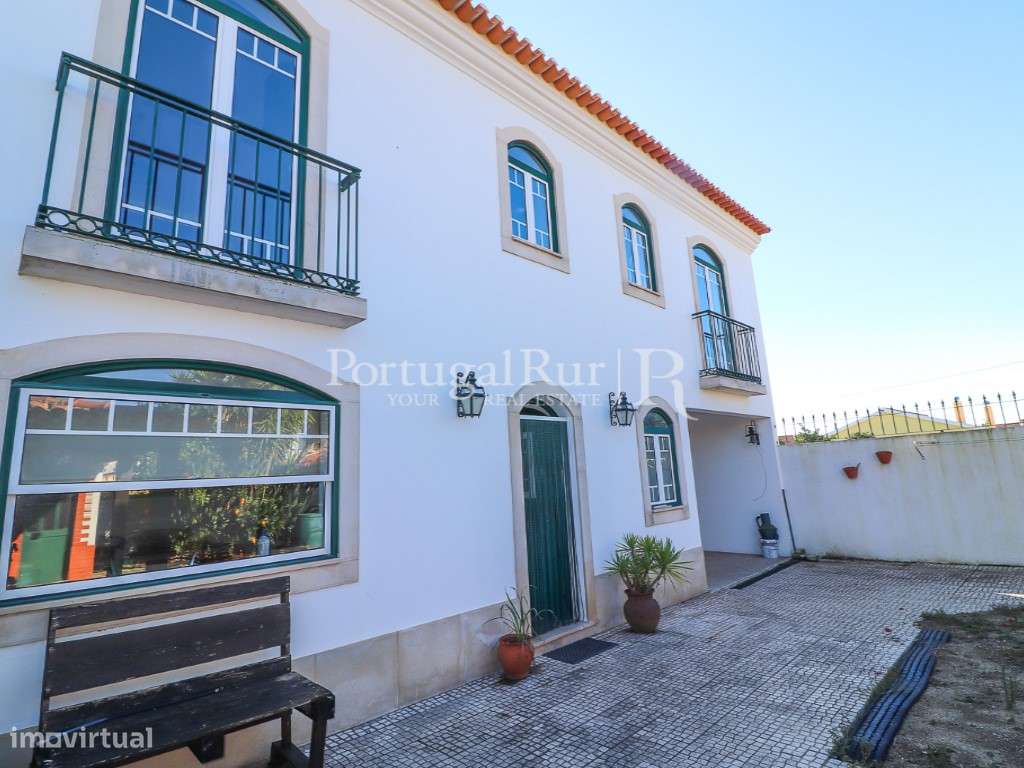 Elegante Moradia T4 com Jardim e Anexos em Alpiarça-19